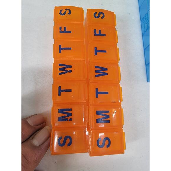 Lot of 16 gently used Pill Sorter containers - Picture 6 of 9